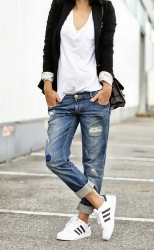 Boyfriend Jeans With Sneakers