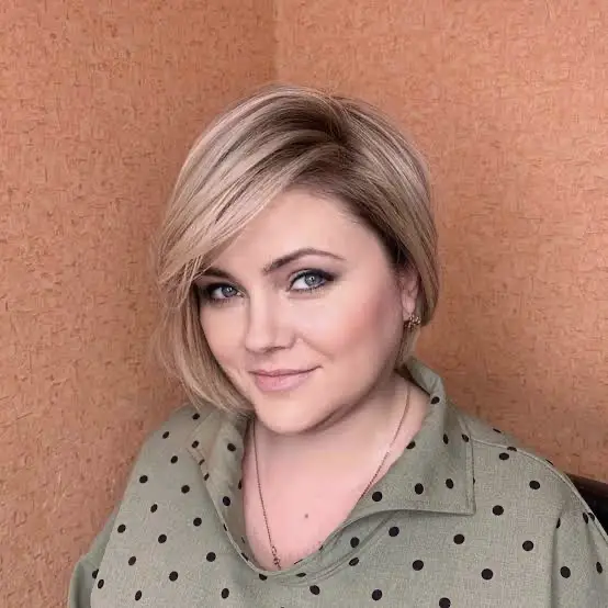 Sideswept Bob with Lowlights For Double Chin Women